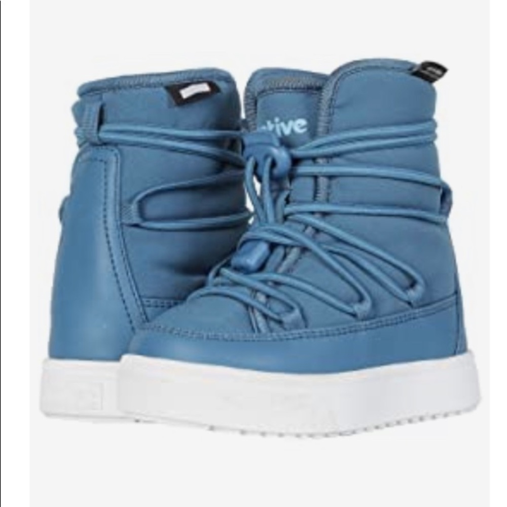 Native Shoes Chamonix boots size 8 Depth Blue shell white